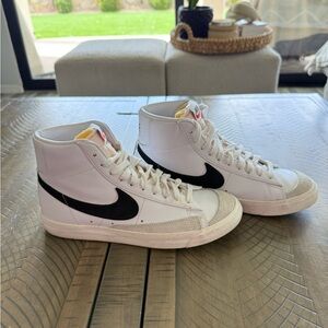 Nike Women’s Blazer Mid ‘77